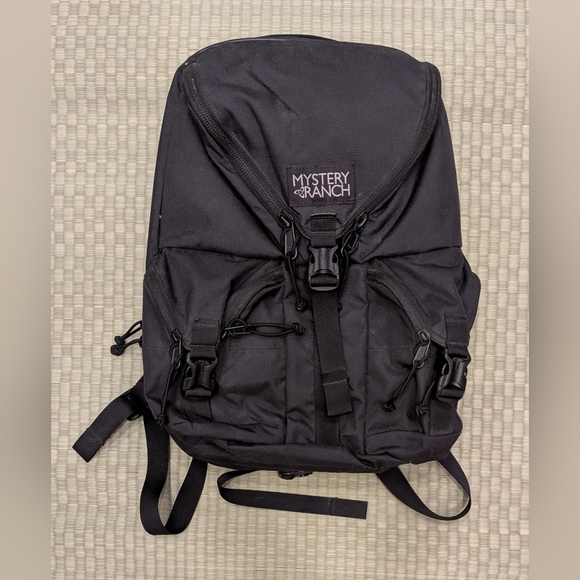 Mystery Ranch Rip Ruck 22L Backpack Black - Picture 1 of 8